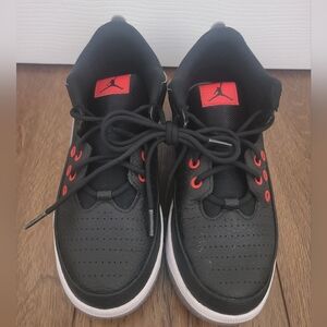 NEW Jordan Max Aura 5 (GS) Boys/Youth sz 5